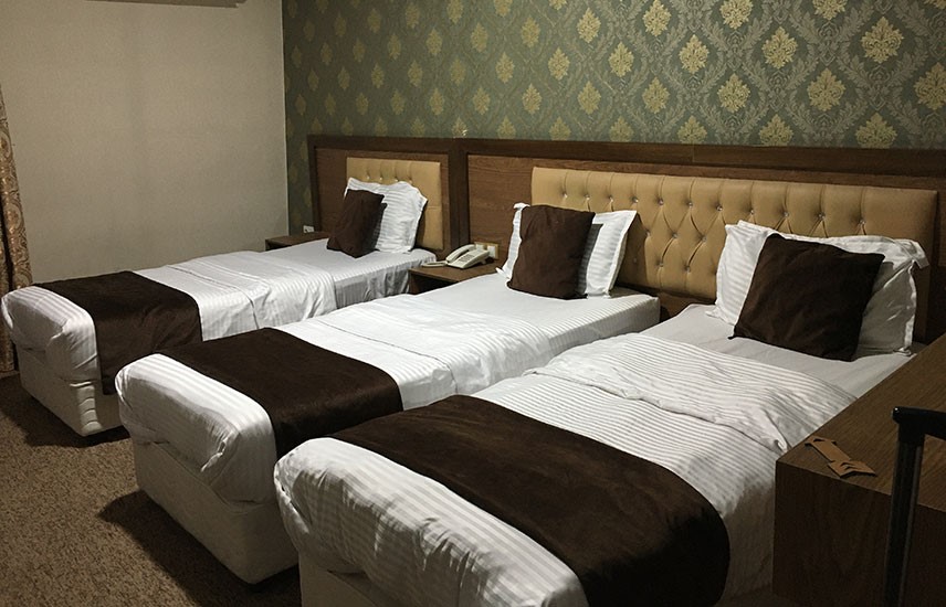 اتاق سه تخته هتل آزادی خرم آباد